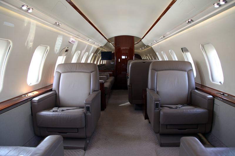 самолет Bombardier Challenger 605